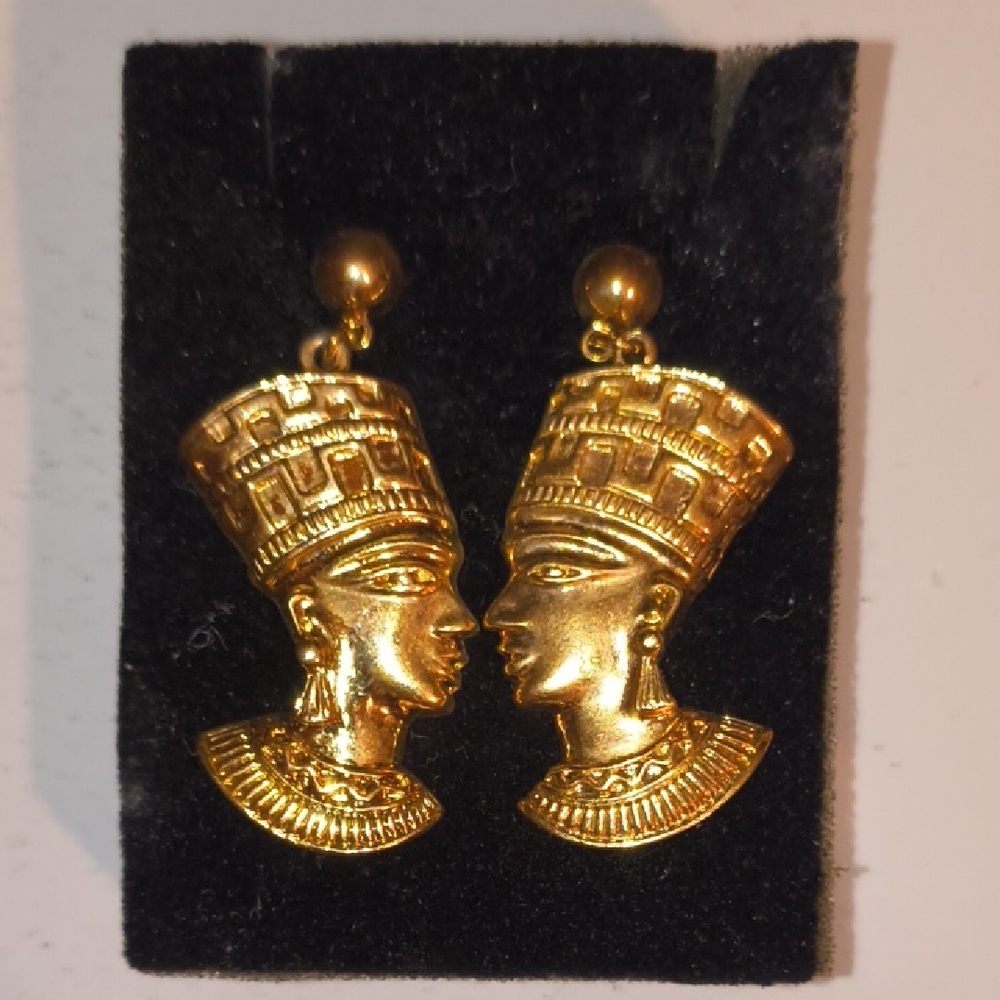 Avon Gold Queen Earrings